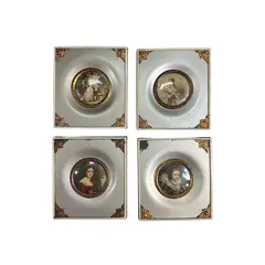 Foto de um(a) Cj 4 Mini Quadros Camafeus, da categoria de Molduras para quadros. Conjunto de 4 belos mini quadros com camafeu de cena galante e damas, confeccionados em metal e moldura em antigas teclas de... Vendido no marketplace Trésors.