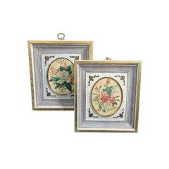 Foto de um(a) Par de Quadros Vintage Gravura Rosas, da categoria de Molduras para quadros. Par de antigos quadros americanos, no estilo Caixa, com gravura de rosas, emolduradas por fantásticos paspatour em trabalho... Vendido no marketplace Trésors.
