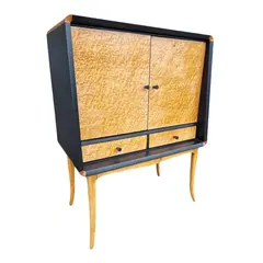 Foto de um(a) Barzinho Vintage anos 60, da categoria de Bares. Transforme seu espaço com o Barzinho Anos 60 Vintage, uma peça que evoca a elegância e o charme de uma época icônica.... Vendido no marketplace Trésors.