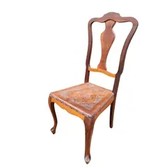 Foto de um(a) Cadeiras Provençal Vintage, da categoria de Cadeiras de jantar. Cadeiras provençal ,estofado em couro pirografado ,estrutura de madeira imbúia. Valor unitário (temos 6 unidades... Vendido no marketplace Trésors.