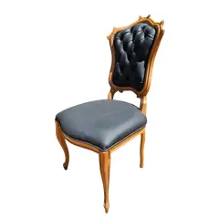 Foto de um(a) Poltrona Vintage Luís XV, da categoria de Poltronas. Essa poltrona clássica é considerada uma excelente escolha para quem gosta de charme, elegância e sofisticação.... Vendido no marketplace Trésors.