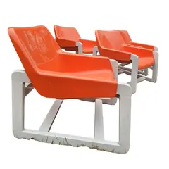 Foto de um(a) Conjunto de 4 cadeiras Vintage - Anos 70, da categoria de Cadeiras de jantar. Transforme seu espaço com o Jogo de 4 Cadeiras Anos 70, uma peça que traz o charme e a elegância do design vintage para a... Vendido no marketplace Trésors.