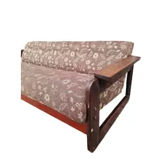Foto de um(a) Sofá MP 185 anos 70 - Percival Lafer, da categoria de Sofás. O Sofá MP-185 é uma peça icônica que traz um toque de elegância e nostalgia para qualquer ambiente.Designer: Percival... Vendido no marketplace Trésors.