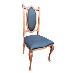 Foto de um(a) Poltrona Vintage Luís XV Medalhão, da categoria de Poltronas. A Poltrona Vintage Luís XV é uma peça que traz elegância e sofisticação para qualquer ambiente. Com um design... Vendido no marketplace Trésors.