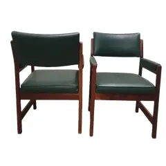 Foto de um(a) Poltrona Vintage Anos 70, da categoria de Poltronas. A Poltrona Vintage Anos 70 é a peça perfeita para quem busca um toque de elegância e nostalgia em sua decoração. Com um... Vendido no marketplace Trésors.