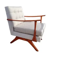 Foto de um(a) Par poltronas cabreúva - Anos 60, da categoria de Poltronas. Belo par de poltronas anos 60, estrutura em madeira cabreúva e tecido de malha. Restauradas, prontas para uso. Temos o... Vendido no marketplace Trésors.