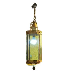 Foto de um(a) Lustre anos 40 vidro bisote em bronze, da categoria de Lustres. Lustre anos 40 vidro bisote em bronze. Vendido no marketplace Trésors.