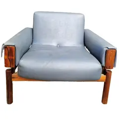 Foto de um(a) Poltrona MP-13 - Percival Lafer, da categoria de Poltronas. Estrutura madeira jacarandá da Bahia, estofado de courvin ainda original de época.Medidas: A65xPtotal80cmxL83cm. Vendido no marketplace Trésors.
