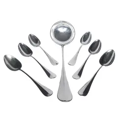 Foto de um(a) Lote de antigas 6 colheres de sopa + concha, prata Christofle - França, Modelo Fidélio, da categoria de Colheres. Antigo Conjunto de 6 Colheres de Sopa em Metal Espessurado à Prata + Concha. Renomada Fabricante Francesa Christofle.... Vendido no marketplace Trésors.