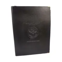 Foto de um(a) Militaria – Pasta para documentos – Comando de Aviação do Exercito Brasileiro, da categoria de Outras militarias. Militaria – Pasta para documentos – Comando de Aviação do Exercito Brasileiro Feito em Courino Com bloco de notas acoplado... Vendido no marketplace Trésors.