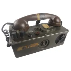 Foto de um(a) Militaria - Antigo Telefone Militar de Campanha 1975, da categoria de Outras militarias. -Militaria - Antigo Telefone Militar de Campanha 1975-Modelo: Telefone EB II-AF 3/ETC ANO: 1975 - SEM TESTES - APENAS PARA... Vendido no marketplace Trésors.
