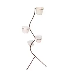 Foto de um(a) Floreira em ferro, da categoria de Móveis para jardim. Antiga floreira de canto em ferro com 5 suportes. Acompanha 4 vasos de porcelana e 1 vaso de cerâmica (perfeito para montar... Vendido no marketplace Trésors.