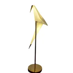 Foto de um(a) Luminária de mesa perch pássaro origami, da categoria de Abajures. Linda luminária de mesa perch pássaro origami estilo moooi led, queridinha do salão de Milão luminária perch, inspirada nos... Vendido no marketplace Trésors.