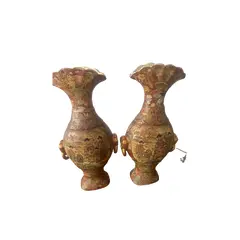 Foto de um(a) Par de vasos chineses, da categoria de Vasos. Par de vasos orientais, produzidos na China, inspirados no estilo Satsuma japonês. Peças ricamente decoradas, pintadas à... Vendido no marketplace Trésors.