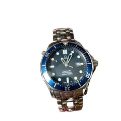 Foto de um(a) Relógio Omega Seamaster, da categoria de Relógios de coluna e chão. Relógio em excelente estado, modelo Seamaster (Referência 2541.80.00): Diâmetro 41 mm, pulseira em aço, QuartzoCor do... Vendido no marketplace Trésors.