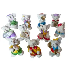 Foto de um(a) Rara Coleção de Elefantinhos Músicos, da categoria de Modelos e estatuetas. Raríssima coleção com 11 elefantinhos músicos, de 1994, todos em resina. Acompanha também 2 coelhinhos em resina. Medindo... Vendido no marketplace Trésors.
