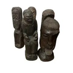 Foto de um(a) Conjunto de escultura, da categoria de Modelos e estatuetas. Conjunto de Esculturas em madeira – Arte Popular/Tribal Lindo conjunto de esculturas em madeira maciça, entalhadas à mão,... Vendido no marketplace Trésors.