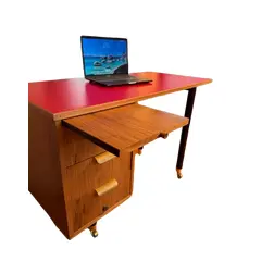 Foto de um(a) Escrivaninha Antiga Moveis Cimo - 1963 Original, da categoria de Escrivaninhas e Mesas de escritório. Escrivaninha antiga Móveis Cimo Selada, ano 1963, original. Comprada e restaurada em 2019, quando o tampo foi revestido em... Vendido no marketplace Trésors.