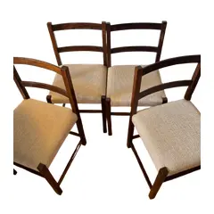 Foto de um(a) Cadeiras em Jacarandá Sérgio Rodrigues, da categoria de Cadeiras de jantar. Conjunto com quatro cadeiras Sérgio Rodrigues, confeccionadas em Jacarandá, restauradas em 2022. Forro atual em linhão... Vendido no marketplace Trésors.