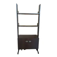 Foto de um(a) Estante modular 1980, da categoria de Estantes e Racks. 80’s | Estante modular fabricada em 1980 - essa peça contém duas colunas, um armário com prateleira interna e dois nichos,... Vendido no marketplace Trésors.