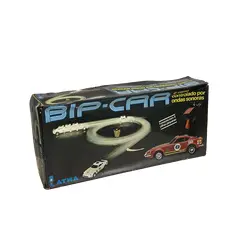 Foto de um(a) Bip-car da Atma - carro controlado por ondas sonoras - anos 80, da categoria de Brinquedos antigos. Bip-car da Atma. O carro controlado por ondas sonoras, dos anos 80. Ainda na caixa e com todas suas peças originais,... Vendido no marketplace Trésors.