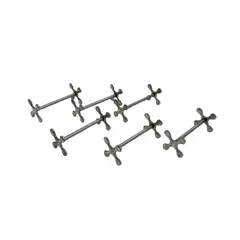 Foto de um(a) ​Jogo com 6 apoios de talher em metal, da categoria de Outros utensílios. Jogo com 6 apoios de talher em metal. Leves marcas do tempo e uso. Medidas: 7x3cm cada. Vendido no marketplace Trésors.