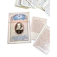 Foto de um(a) Cards em inglês com 100 perguntas e respostas sobre Willian Shakespeare, da categoria de Jogos de cartas. Cards em inglês com 100 perguntas e respostas sobre Willian Shakespeare e suas obras, para estimular a mente e provocar... Vendido no marketplace Trésors.