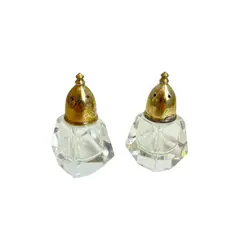 Foto de um(a) Saleiro e pimenteiro em cristal e metal, da categoria de Saleiros e pimenteiros. Dupla de saleiro e pimenteiro em cristal e metal banhado. Marcas do tempo e uso no metal. Mínimos e quase imperceptíveis... Vendido no marketplace Trésors.