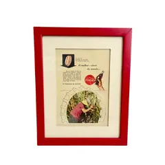 Foto de um(a) Quadro ​de propaganda da Coca Cola - 1954, da categoria de Propagandas. Propaganda da coca cola, de 1954, emoldurada com vidro. Moldura tem algumas avarias como nas fotos. Medidas: 27x21cm. Vendido no marketplace Trésors.