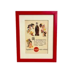 Foto de um(a) Quadro de propaganda da Coca Cola - 1955, da categoria de Propagandas. Propaganda da coca cola, de 1955, emoldurada com vidro. Moldura tem leves avarias como nas fotos. Medidas: 27x21cm. Vendido no marketplace Trésors.