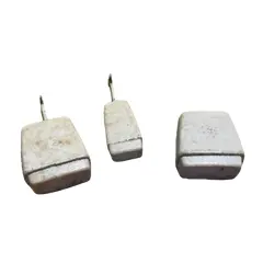 Foto de um(a) LOTE RARO - 3 Pesos Antigos para Balança Comercial, da categoria de Outros colecionáveis. Estou disponibilizando para venda um conjunto raro de três (3) pesos/contrapesos antigos e robustos. Estas não são peças... Vendido no marketplace Trésors.