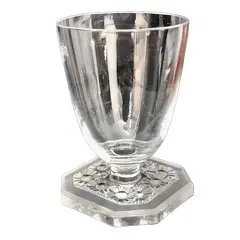 Foto de um(a) Taça R. Lalique Paquerettes Cristal Francês, da categoria de Taças. Taça de coleção em cristal Rene Lalique ´´Paquerettes``. A taça de vinho Lalique modelo "Paquerettes" transcende a mera... Vendido no marketplace Trésors.