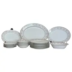 Foto de um(a) Aparelho de jantar Noritake 26 peças, da categoria de Jogos de pratos. Aparelho de jantar Noritake modelo Glenwood #5770, todas peças com friso em prata, sendo: 3 travessas, grande, média e... Vendido no marketplace Trésors.
