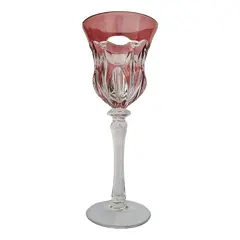 Foto de um(a) Taça em cristal Bohemia para vinho - Vermelho Rubi, da categoria de Taças. Linda taça em cristal Bohemia, cor vermelho rubi, ricamente lapidada. Mede: 23 cm de altura. Vendido no marketplace Trésors.