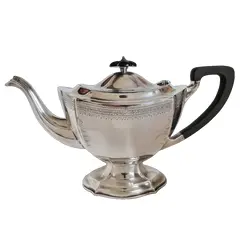 Foto de um(a) Bule de chá antigo Inglês, da categoria de Bules. E.P.N.S Unity at Plate E.P.N.S. é a abreviação de "Electro-Plated Nickel Silver", traduzido como "prata de níquel... Vendido no marketplace Trésors.