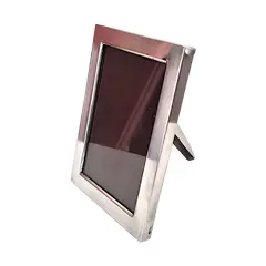 Foto de um(a) Porta Retrato Antigo De Prata 833, da categoria de Porta retratos. Porta-Retrato em Prata de Lei 833Elegância atemporal para eternizar seus melhores momentos. Este porta-retrato, produzido em... Vendido no marketplace Trésors.