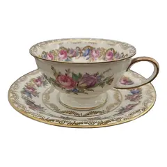 Foto de um(a) Conjunto de xicaras para café em porcelana Rosenthal, da categoria de Conjuntos de café e chá. Lindo jogo para café em porcelana alemã Rosenthal com 5 unidades. Decoração floral pintada a mão com detalhes em ouro modelo... Vendido no marketplace Trésors.