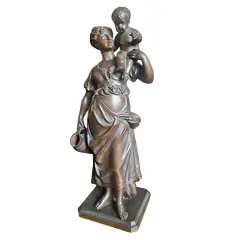 Foto de um(a) Antiga escultura em bronze Mulher Com Criança, da categoria de Escultura. Escultura em bronze Escola Francesa do século XIX figurando "Mãe e filho" A Escola Francesa do século XIX, conhecida por sua... Vendido no marketplace Trésors.