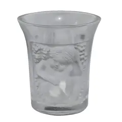 Foto de um(a) Copo Lalique Enfant Shot Cristal 4.5cm, da categoria de Copos. O copo para shot em vidro artístico Lalique modelo Enfant é, sem dúvida, uma peça impressionante que transmite o requinte e... Vendido no marketplace Trésors.