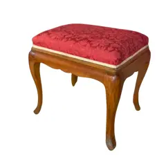 Foto de um(a) Banqueta Chippendele, da categoria de Banquetas. Banqueta clássica em madeira nobre, com detalhes delicados no estilo Chippendale. Vendido no marketplace Trésors.