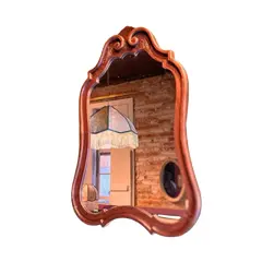 Foto de um(a) Espelho Clássico, da categoria de Espelhos. Moldura esculpida em madeira nobre com leves detalhes entalhados. Vendido no marketplace Trésors.