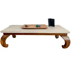 Foto de um(a) Vistosa mesa de centro anos 60 em imbúia, da categoria de Mesas de centro. Vistosa mesa de centro anos 60 em imbúia com pés torneados e tampo em mármore maciço branco de 4cm de espessura medindo 1,40... Vendido no marketplace Trésors.