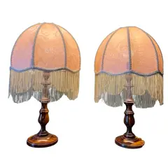 Foto de um(a) Par de abajures em madeira nobre, da categoria de Abajures. Par de Abajur Vigília – Sofisticação e elegância para sua decoração. Confeccionados em madeira Nobre com corpo torneado e... Vendido no marketplace Trésors.