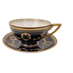 Foto de um(a) Xícara Porcelana Austríaca, da categoria de Xícaras. Deslumbrante xícara de chá com pires em porcelana austríaca antiga, um verdadeiro testemunho da excelência artesanal... Vendido no marketplace Trésors.