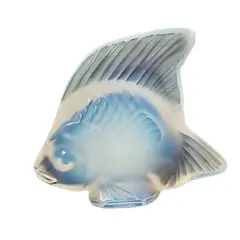 Foto de um(a) Pequeno peixe em vidro artístico Lalique, da categoria de Escultura. Pequeno peixe em vidro artístico Lalique. As pequenas esculturas de animais da Lalique representam uma faceta fascinante da... Vendido no marketplace Trésors.