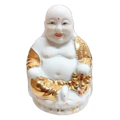 Foto de um(a) Escultura de Buda, da categoria de Escultura. Escultura de Buda em biscuit na posição sentado, manto com farta douração e pontilhados. Figura bem expressiva. Mede 10cm... Vendido no marketplace Trésors.