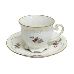 Foto de um(a) Xícara de chá em louça PORTO FERREIRA, da categoria de Xícaras. Linda e imponente xícara de chá para coleção em louça, com decoração floral em policromia e filetes dourados. Da manufatura... Vendido no marketplace Trésors.