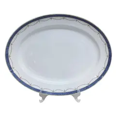 Foto de um(a) Travessa em porcelana MAPPIN & WEBB LTDA, da categoria de Travessas e tigelas. Imponente travessa de porcelana branca da MAPPIN & WEBB LTDA , com marca d'água. Apresenta faixa azul na borda e cercaduras... Vendido no marketplace Trésors.
