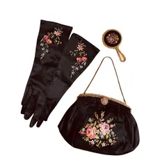 Foto de um(a) Antigo Conjunto Bolsa / Espelho / Luvas, da categoria de Arte têxtil. Magnífico conjunto vintage Bolsa / luvas e espelho de bolsa francesa original – 1920 – bordado floral impecável Um conjunto... Vendido no marketplace Trésors.