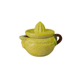 Foto de um(a) ​Espremedor em cerâmica pintado a mão, da categoria de Garrafas, potes e jarros. Espremedor em cerâmica pintado a mão. Possui mínimo lascado na tampa. Medidas: 14x11cm UM DISPONÍVEL. Vendido no marketplace Trésors.